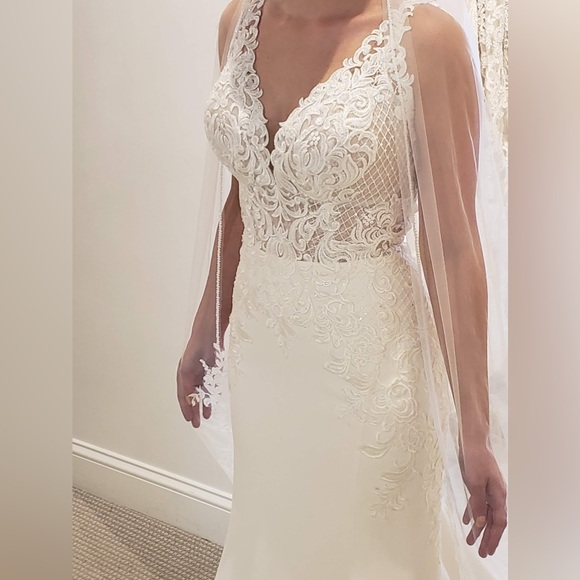 Essence Designs (Essence of Australia) Wedding Dress - Picture 2 of 14